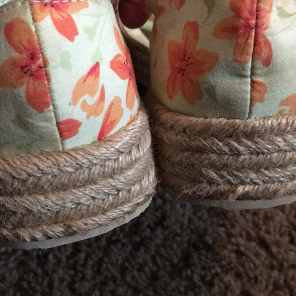 Vintage Gymboree “ Wildflower Fields” sandals Sz 2 - Picture 4 of 10